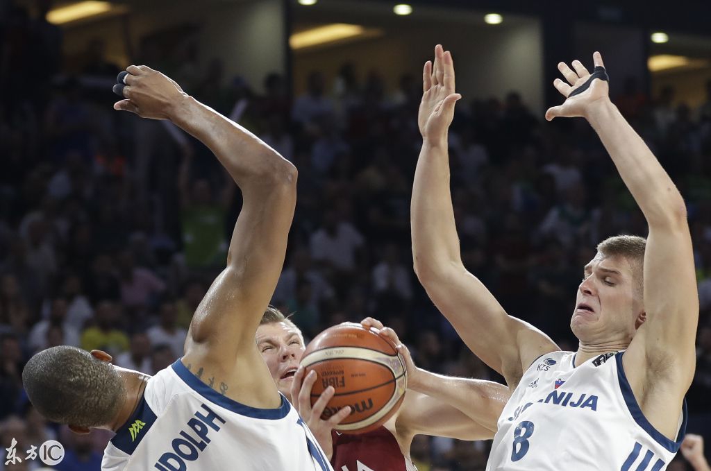 包含斯洛文尼亚险胜拉脱维亚，全力追赶的词条