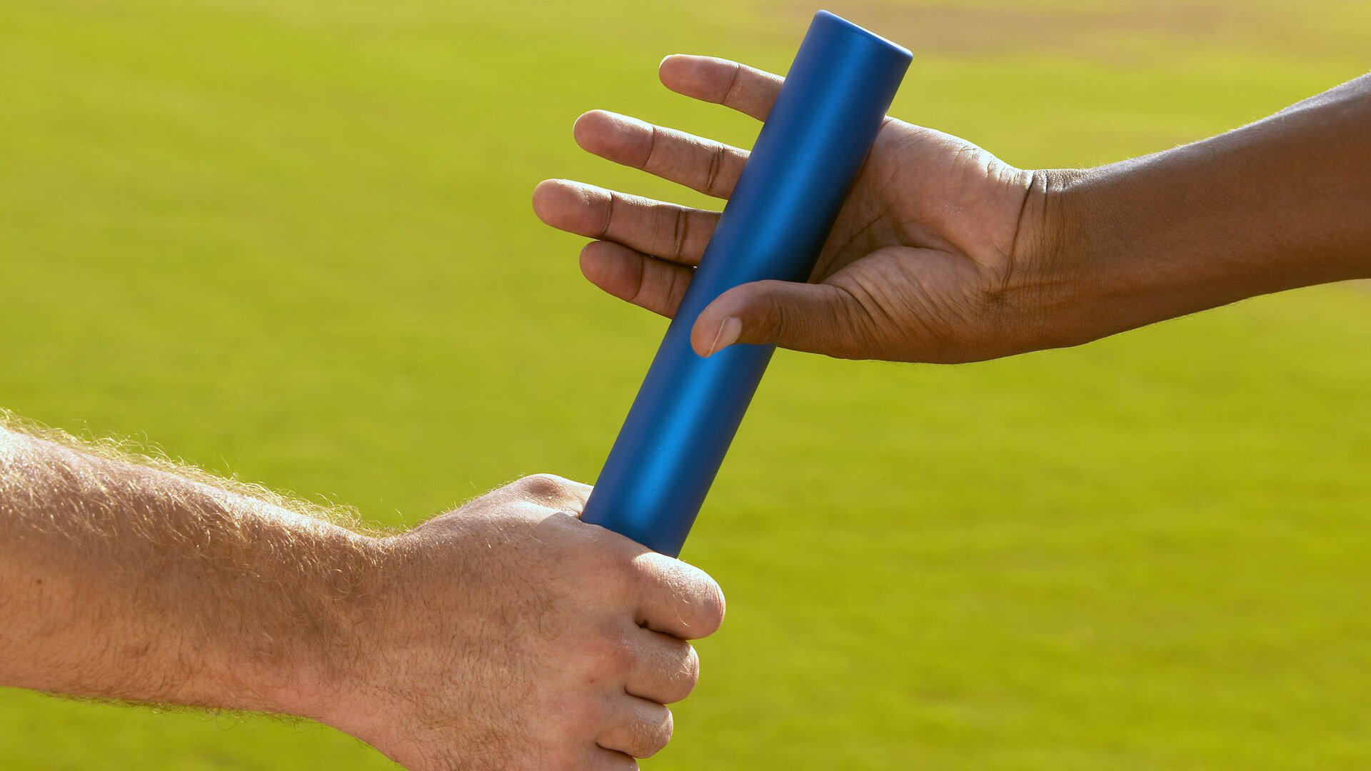 开云官方app入口-德甲争冠战之夜，奥纳纳用实力证明自己，从争议门将到冠军守护神