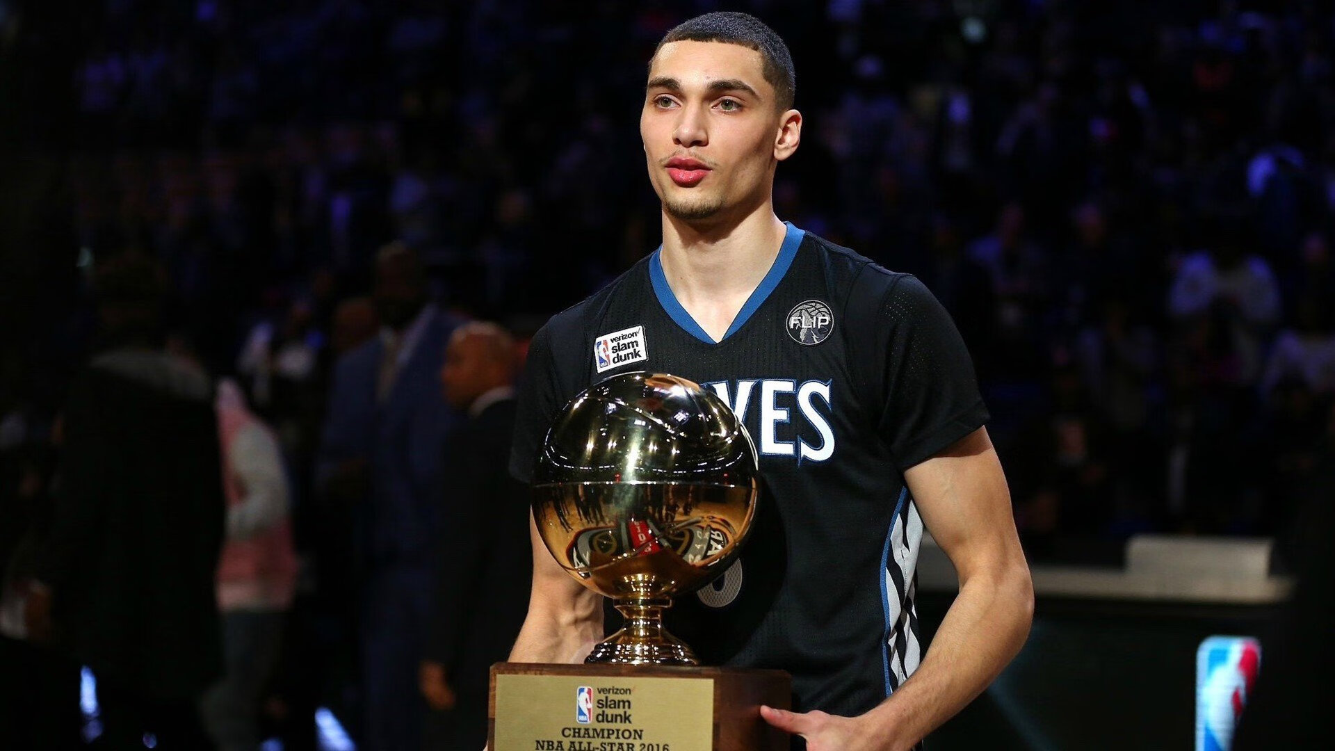 开云体育APP下载-赛道与球场，小贾伦的最后一圈与快船的终场绝杀