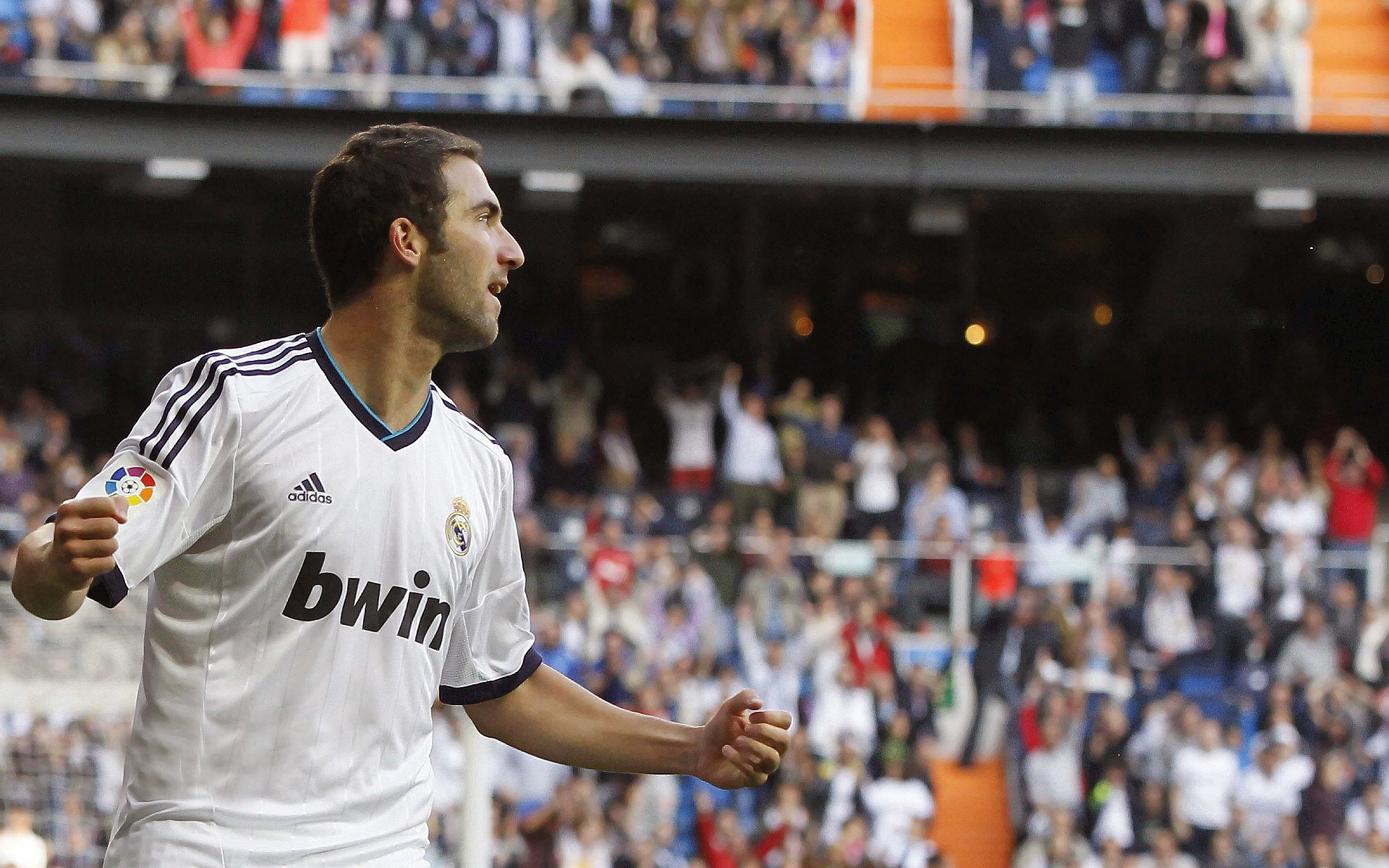 开云体育官网-赛道上的绝对主宰，塞恩斯关键制胜，迈凯伦完胜阿斯顿马丁